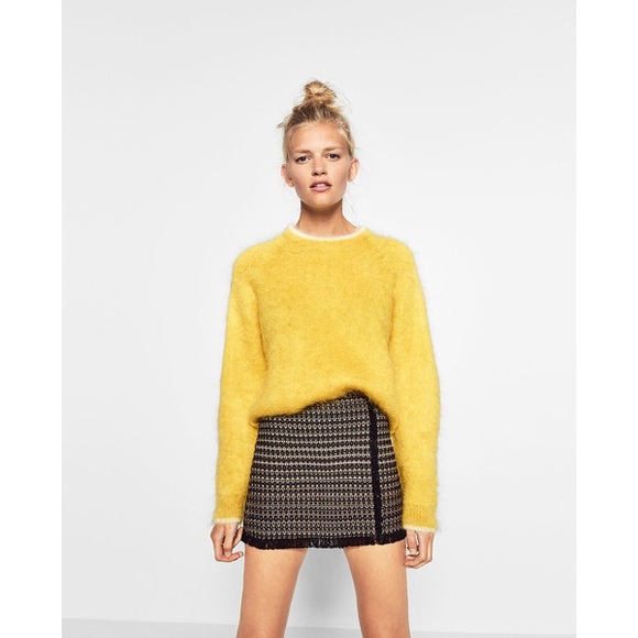 ZARA Tweed Mini Skirt with Frayed Bottom - Picture 3 of 9